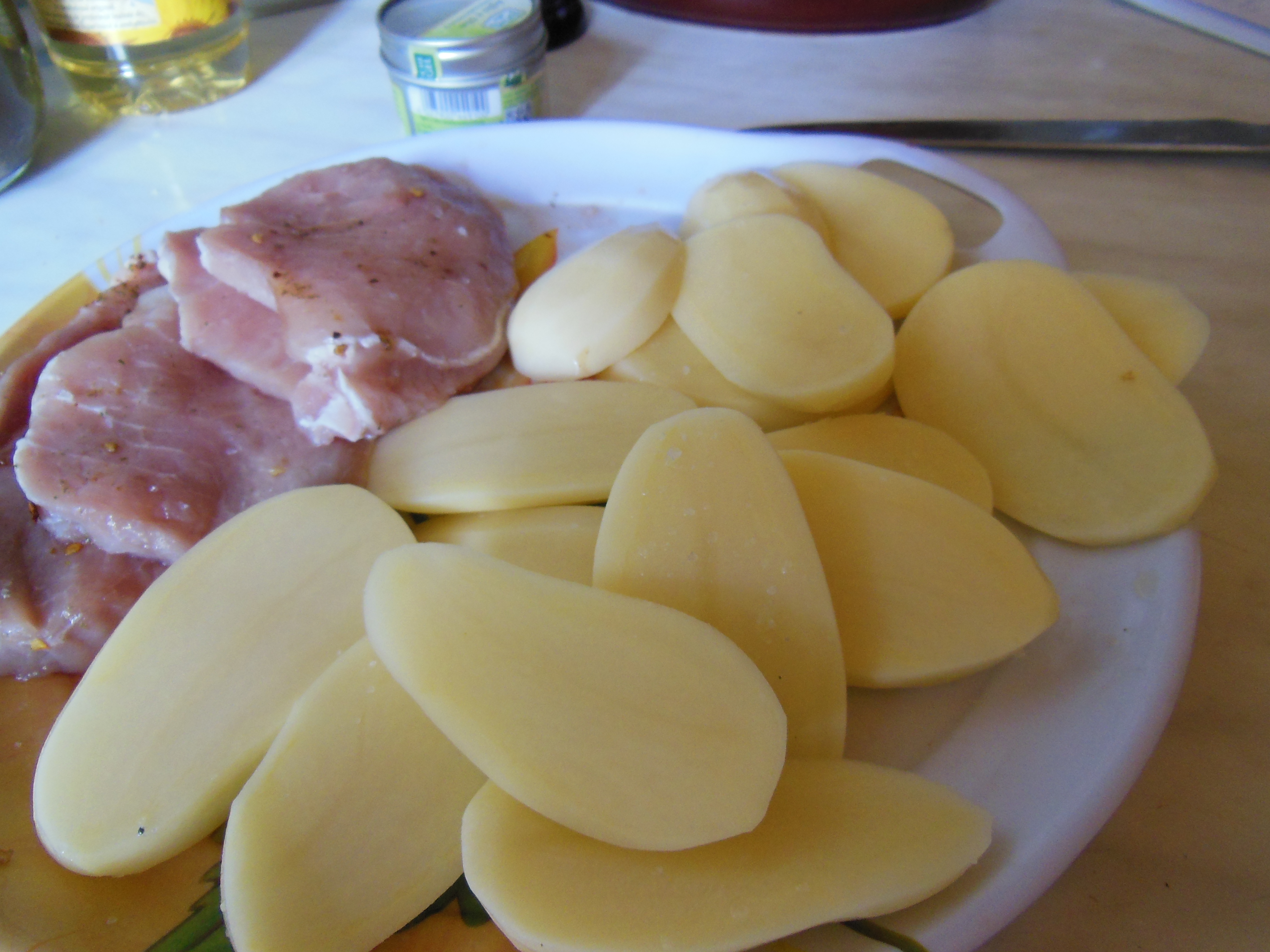 Cotlet si cartofi la cuptor