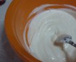 Tort cu crema de iaurt si piersici-1