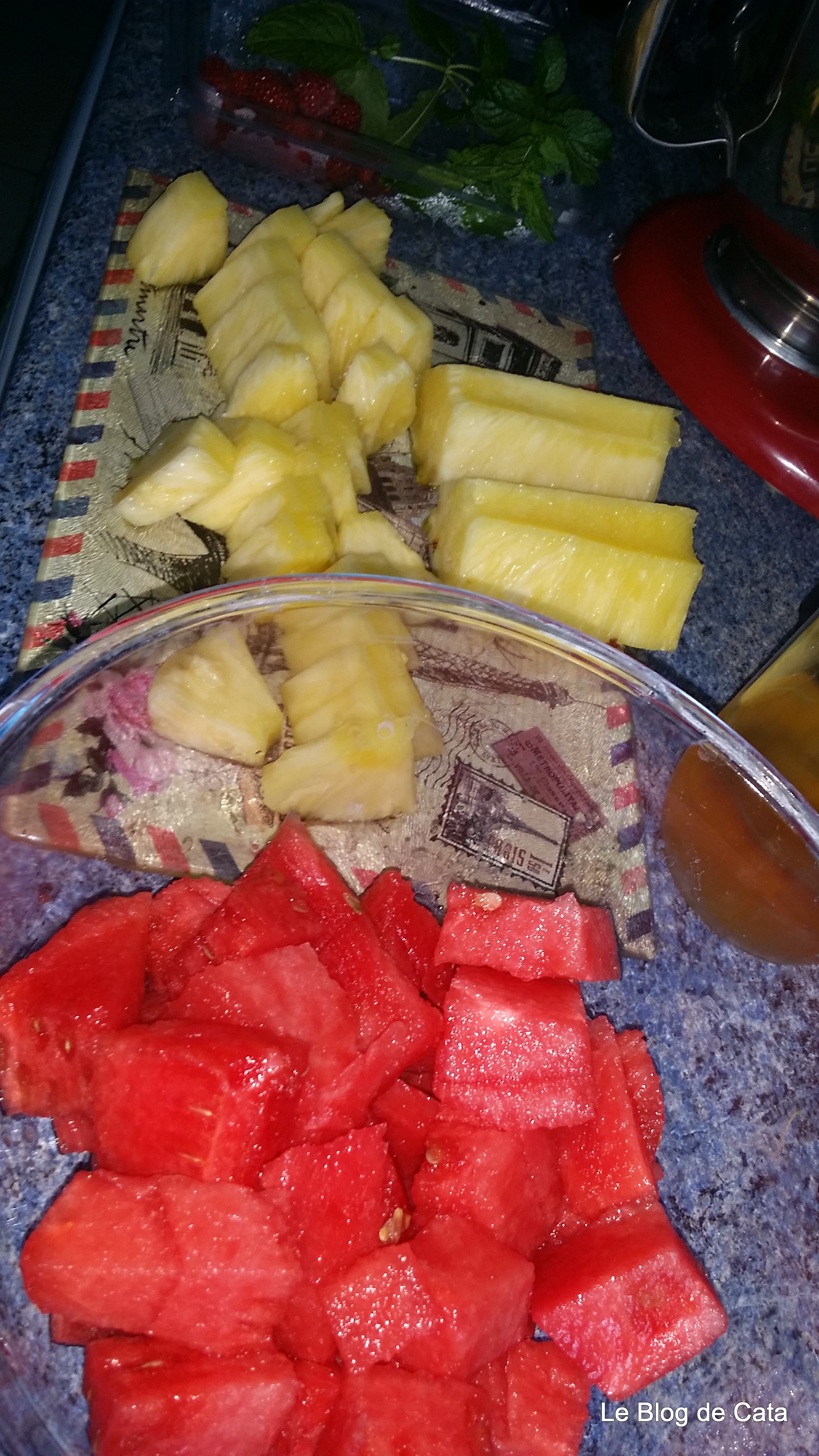 Salata de fructe cu sirop de menta
