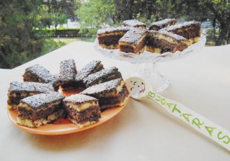 Prajitura cu gem de prune si migdale