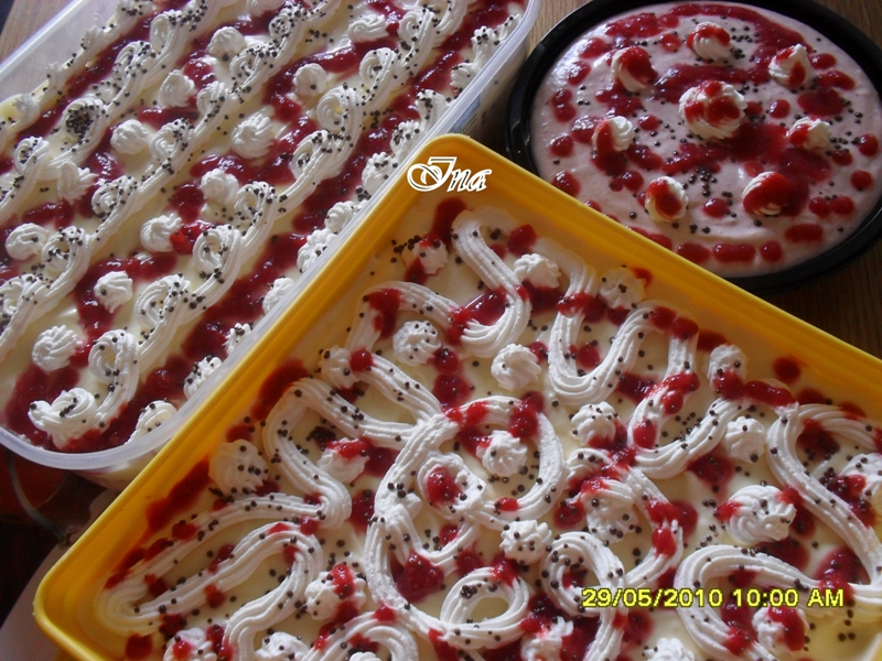 Tort de inghetata cu capsuni si vanilie