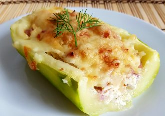 Barcute de dovlecei cu sunca si branza