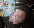 Varza cu carnati in tigaia wok-4