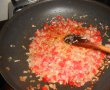 Varza cu carnati in tigaia wok-6