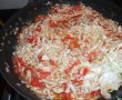 Varza cu carnati in tigaia wok-10