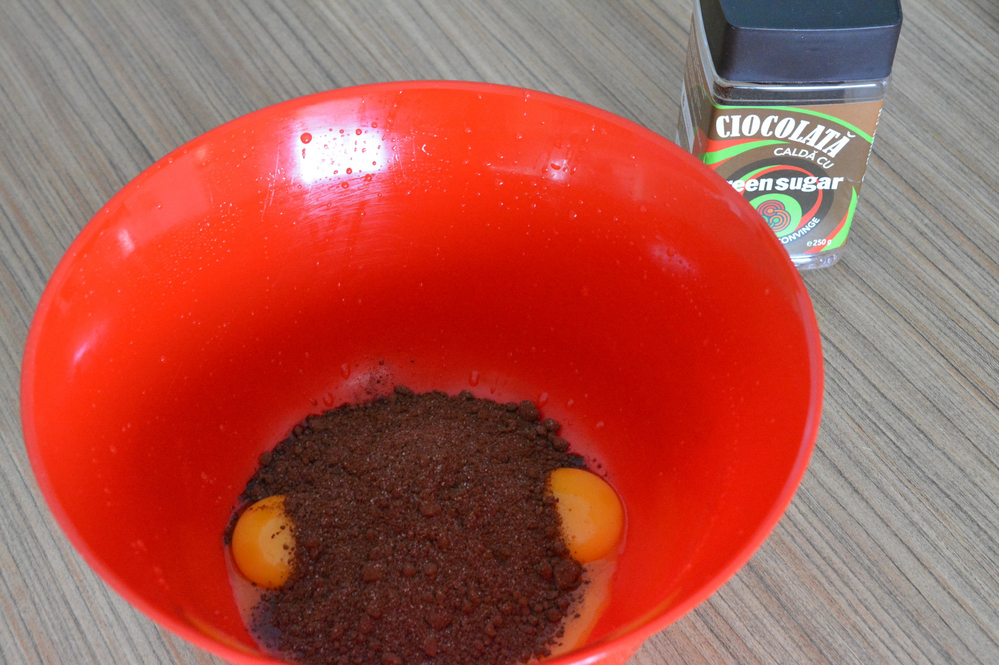 Negresa lipicioasa cu cafea, zmeura si budinca de cacao