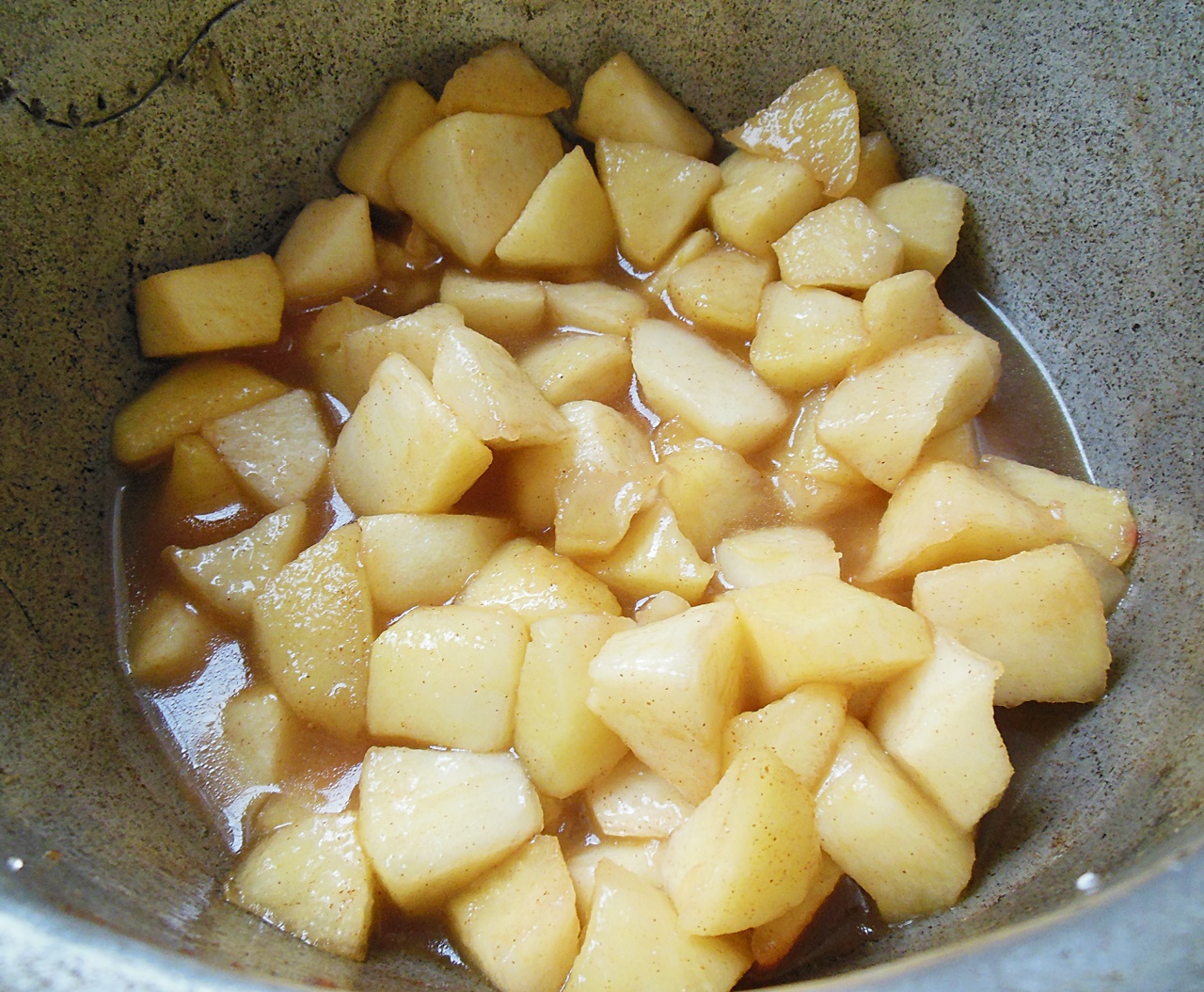Prajitura cu mere caramelizate, piscoturi si crema cu mascarpone