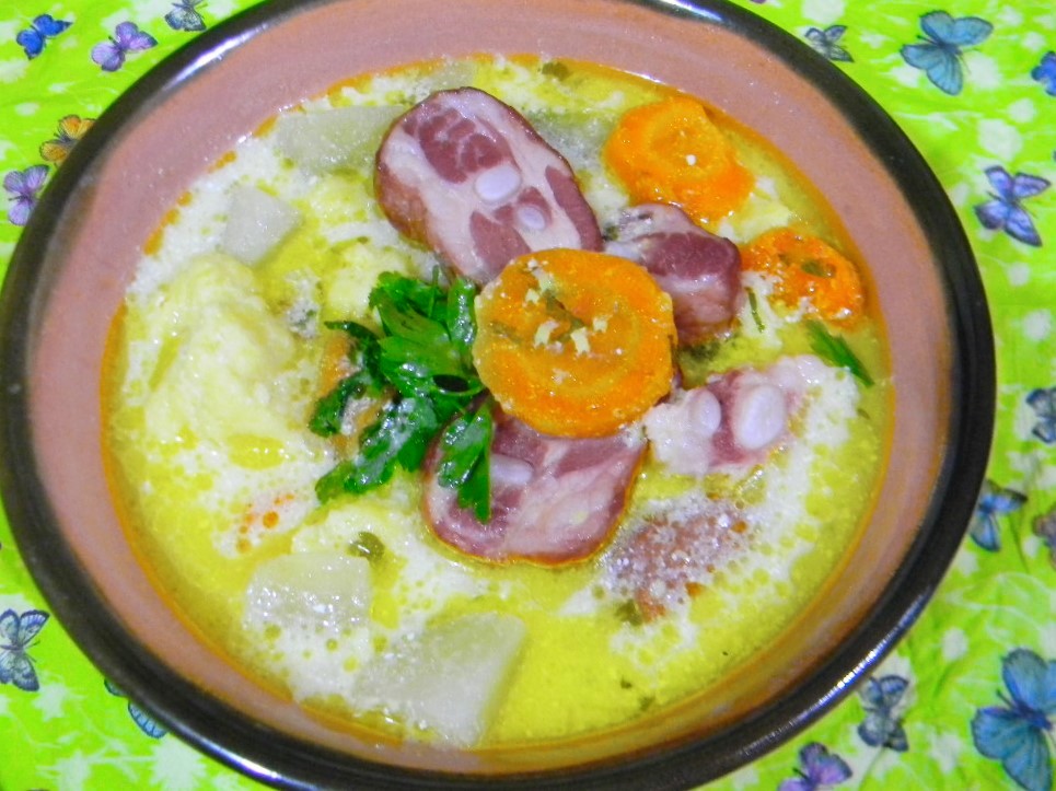 Supa de gulioare cu scaricica afumata si tarhon