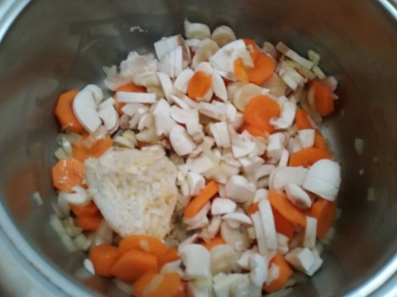 Mancare de ciuperci cu mazare si cartofi