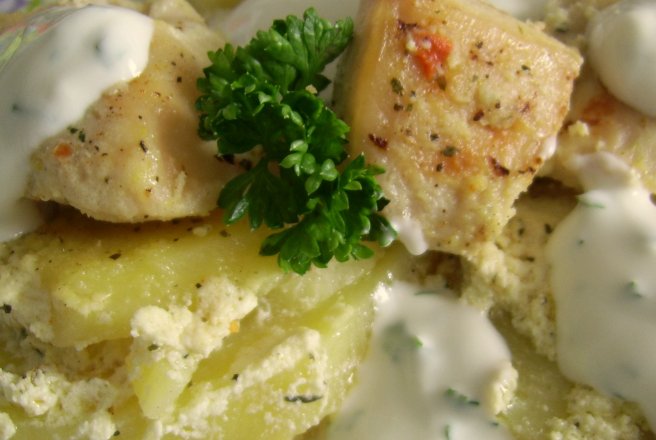 Piept de pui cu cartofi si smantana la cuptor
