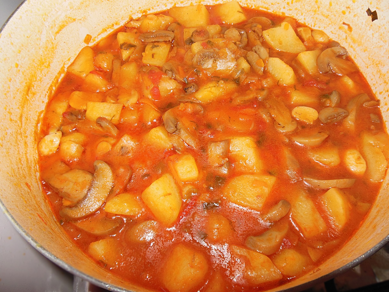 Mancare de ciuperci cu cartofi