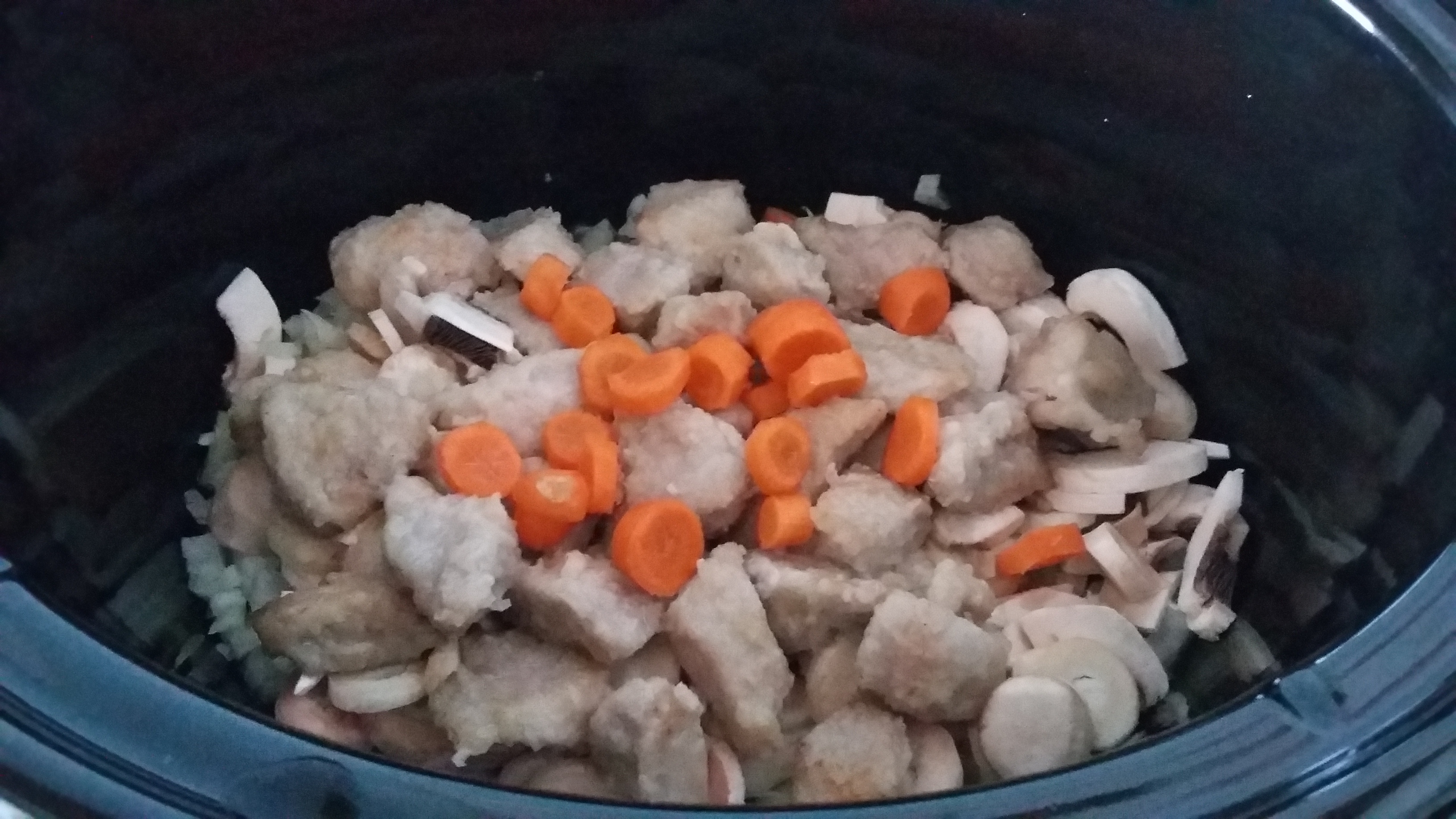 Carne de porc cu ciuperci in sos de mustar la slow cooker Crock-Pot