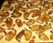 Prajitura pufoasa cu prune si stafide aurii-4