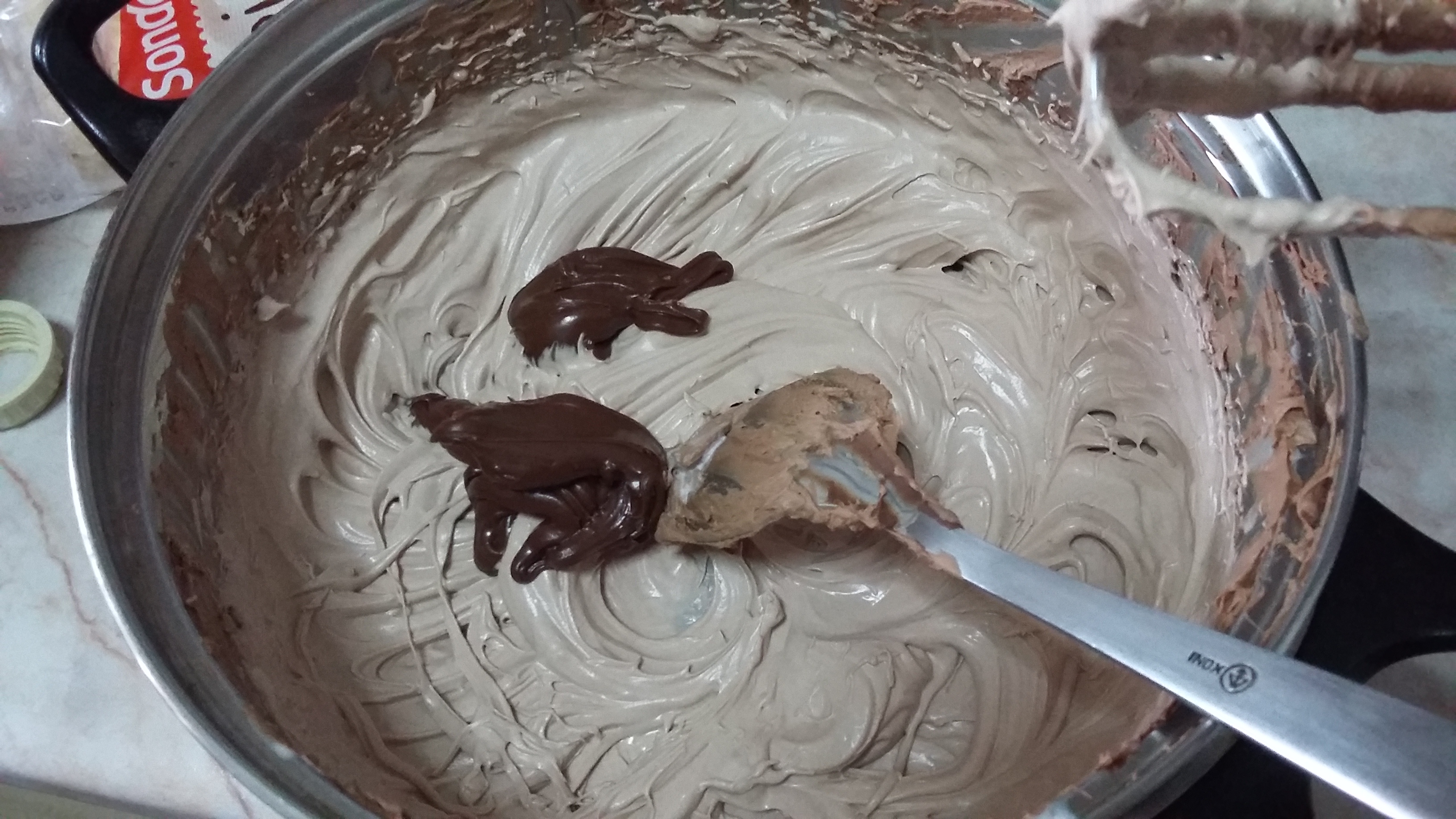 Tort cu crema de ciocolata si jeleu de visine