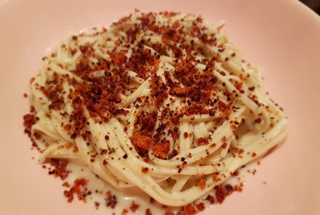 Spaghete cu sos din 4 feluri de  branza si pesmet crocant aromatizat cu Chorizo