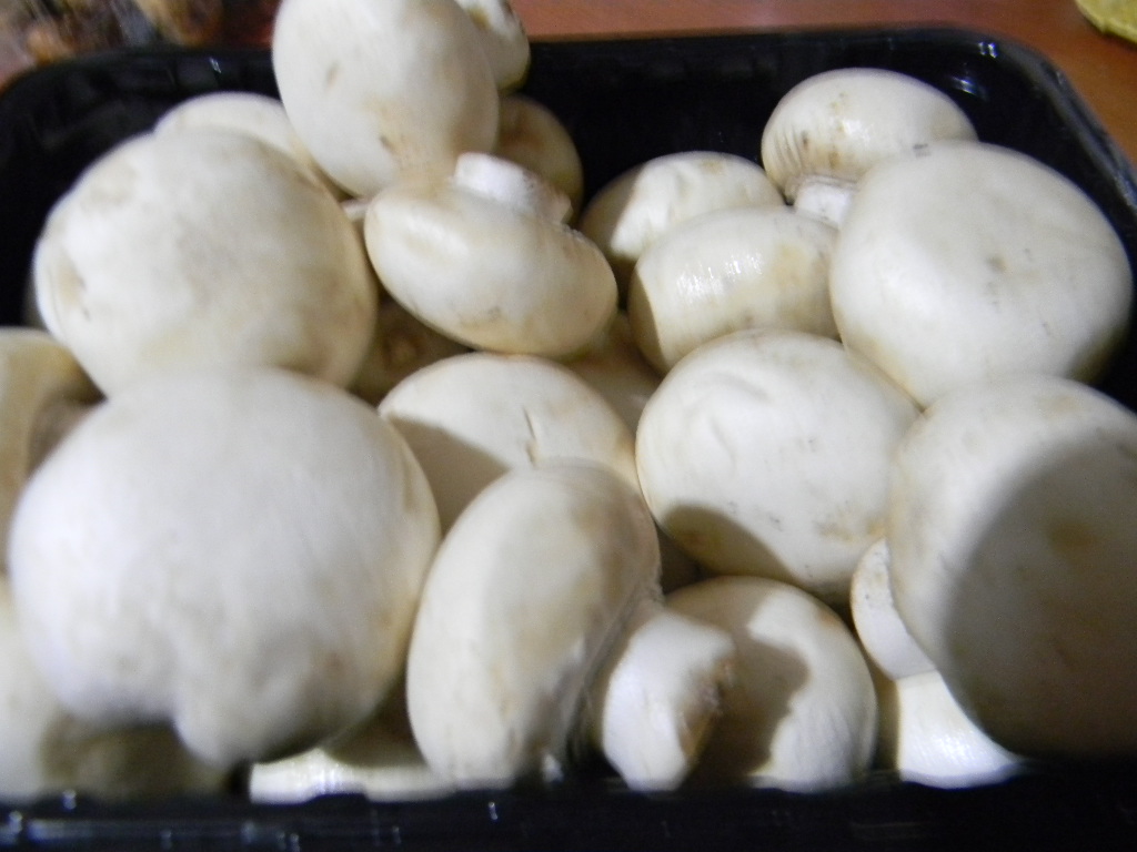 Aperitive platou cu ciupercute in malai