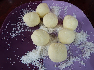 Bomboane Raffaello, desertul care cucereste prin gust si aroma fina a nucii de cocos