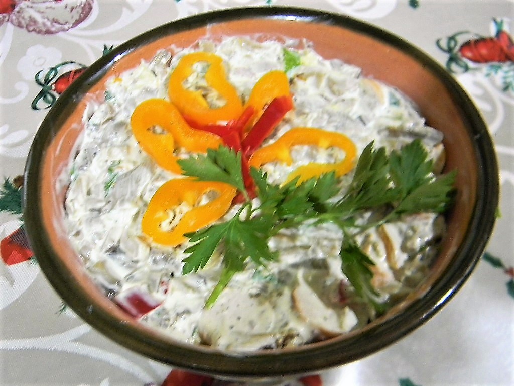 Salata cu ciuperci si cremvusti II