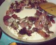 Briose aperitiv cu alune, bacon, branza albastra si dulceata de rubarba-3