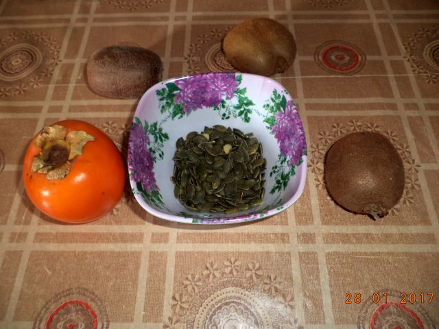 Gogosi la cuptor umplute cu kiwi, seminte de dovleac si kaki