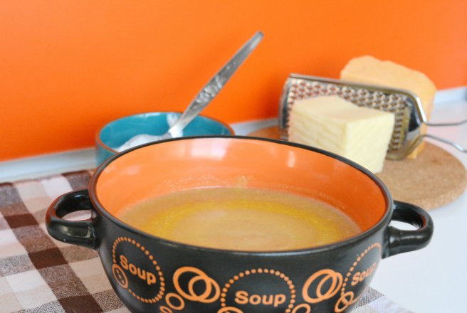 Supa crema de galbiori cu branzeturi