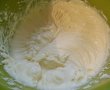 Prajitura cu crema de vanilie, gem de caise si nuca-3