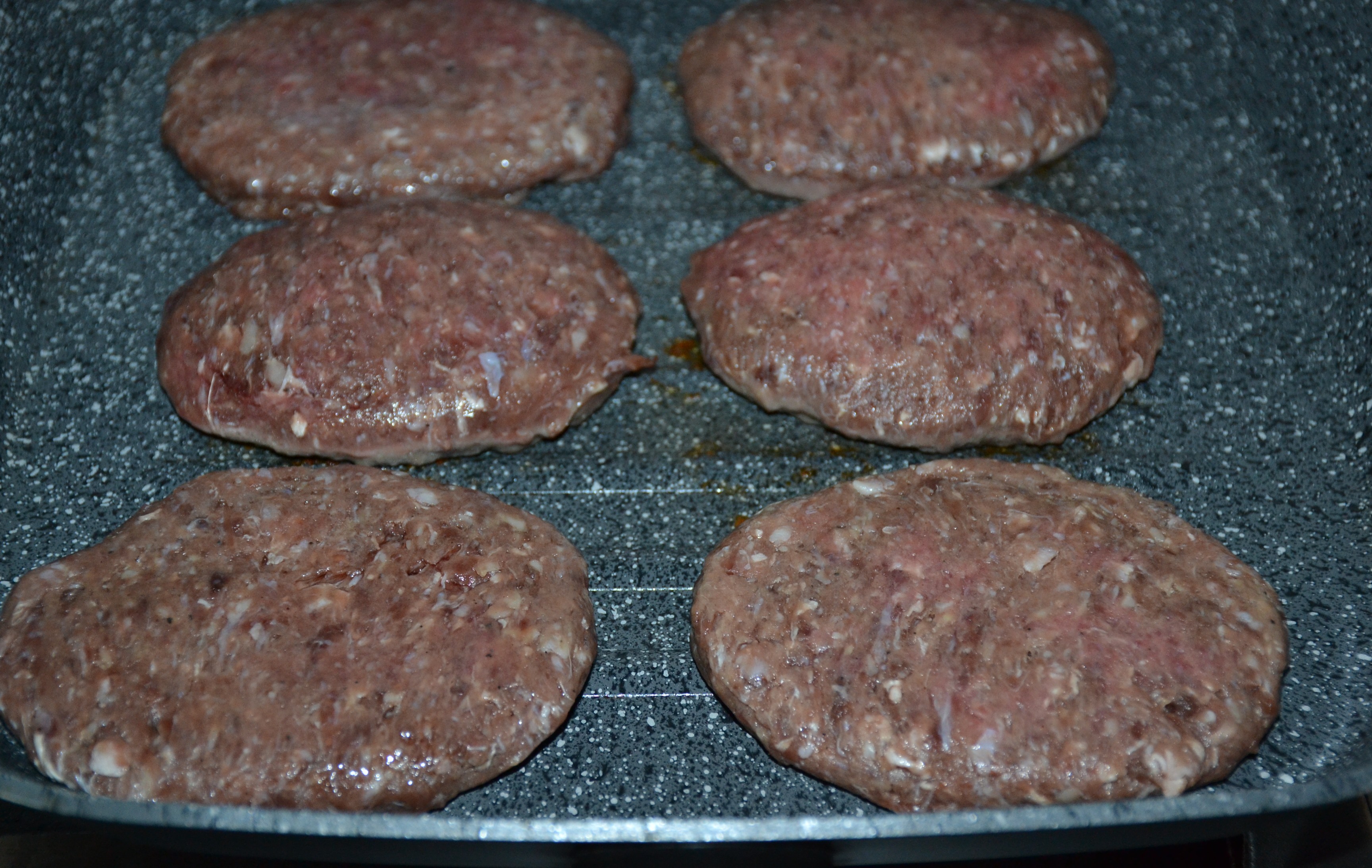 Hamburger din carne de strut