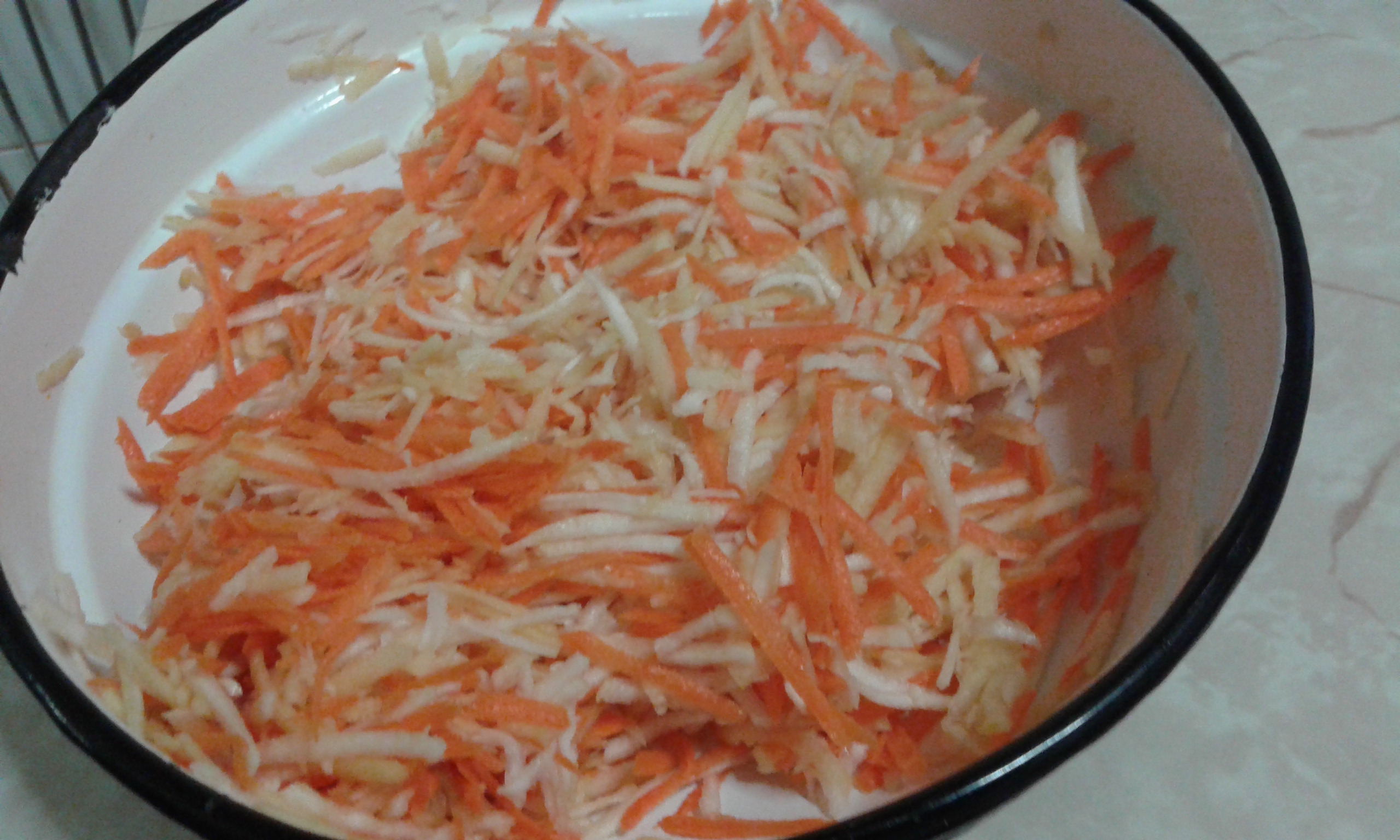 Salata de morcovi cu telina
