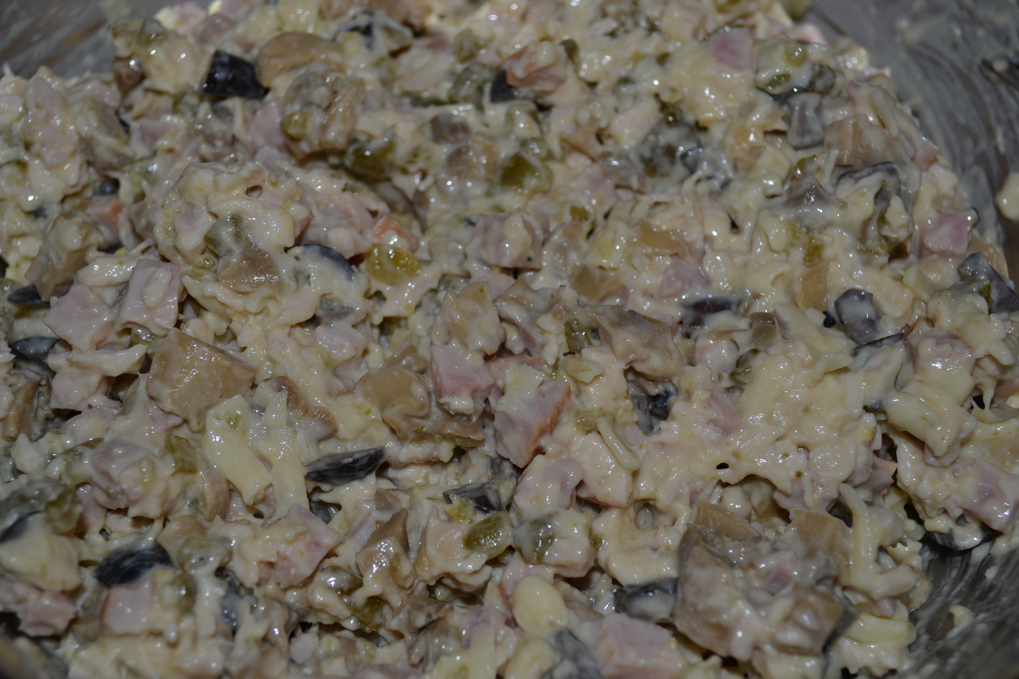Salata cu ciuperci si piept de pui (Salata Mos Craciun)