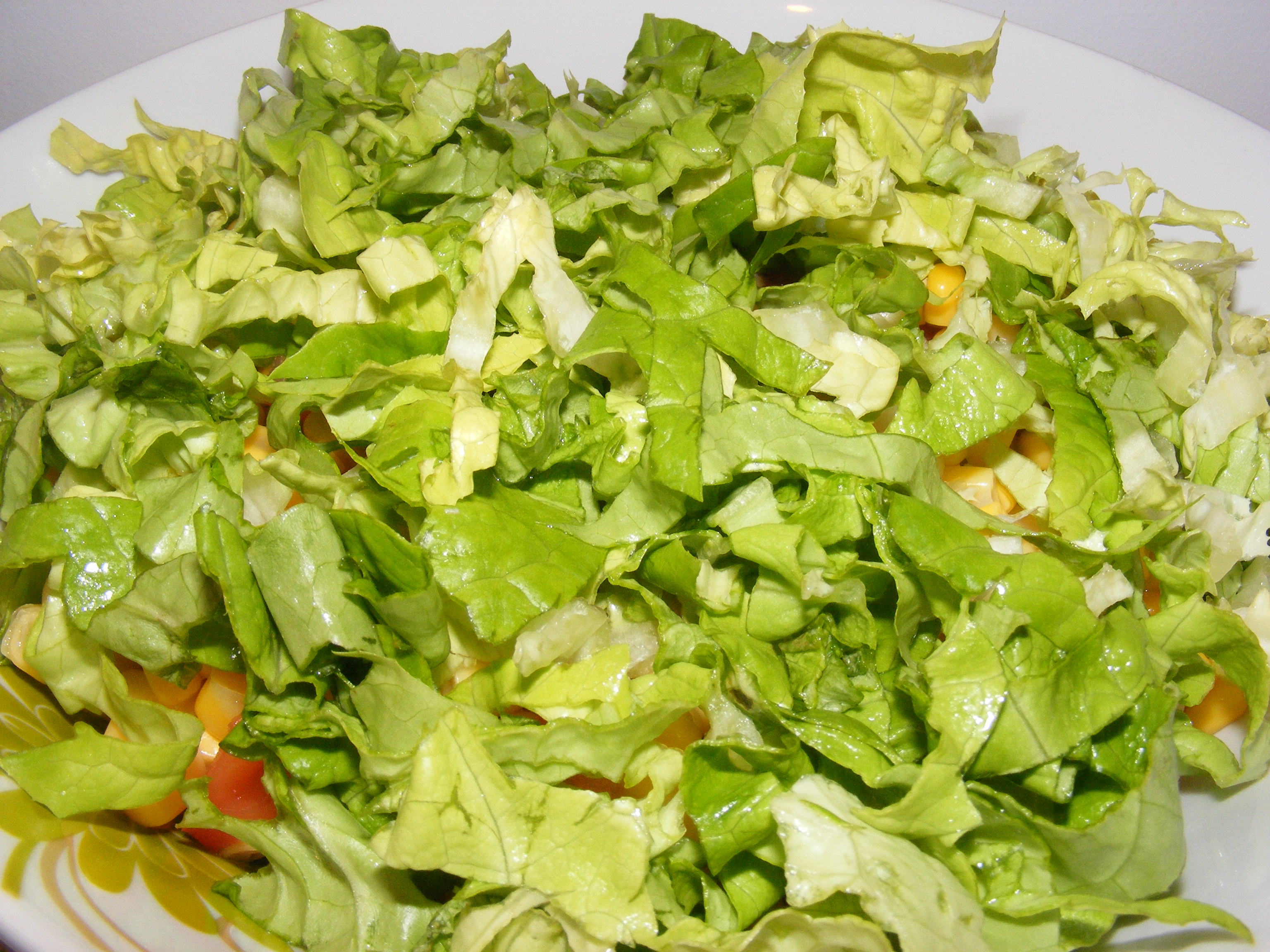 Salata de legume si verdeata, cu ton