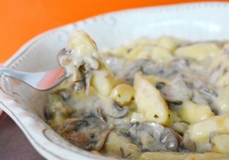 Gnocchi facuti in casa cu sos alb cu praz si ciuperci brune