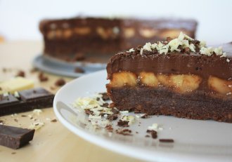 Desert tort de ciocolata si banane fara coacere