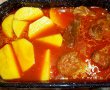 Friptura de vita cu cartofi in sos rosu, la cuptor-2