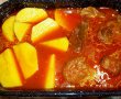 Friptura de vita cu cartofi in sos rosu, la cuptor-2