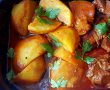 Friptura de vita cu cartofi in sos rosu, la cuptor-3