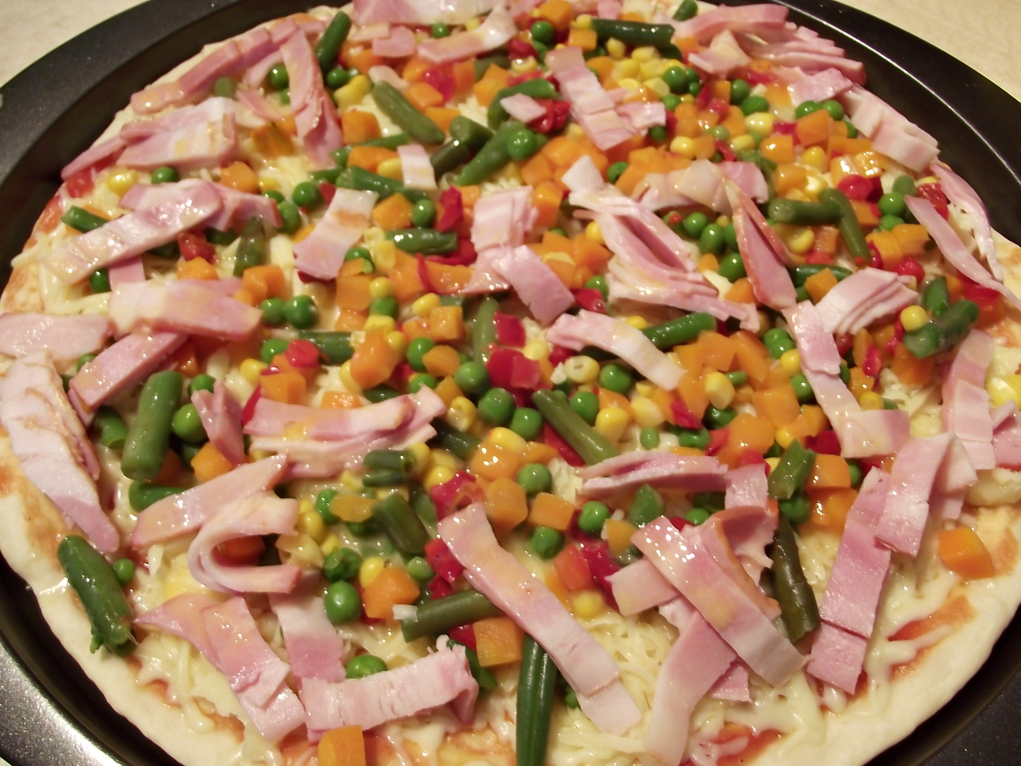 Pizza cu legume mexicane, bacon si mozzarella