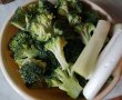 Supa crema de broccoli cu chips de parmezan-0