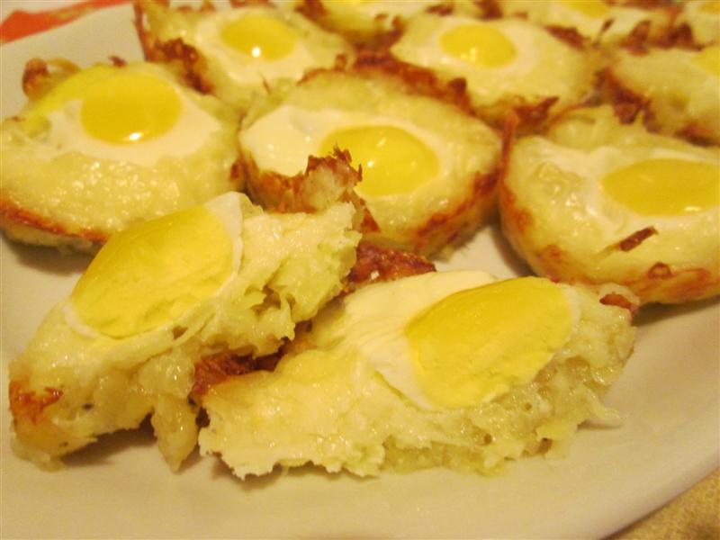 Cuiburi de cartofi cu oua de prepelita