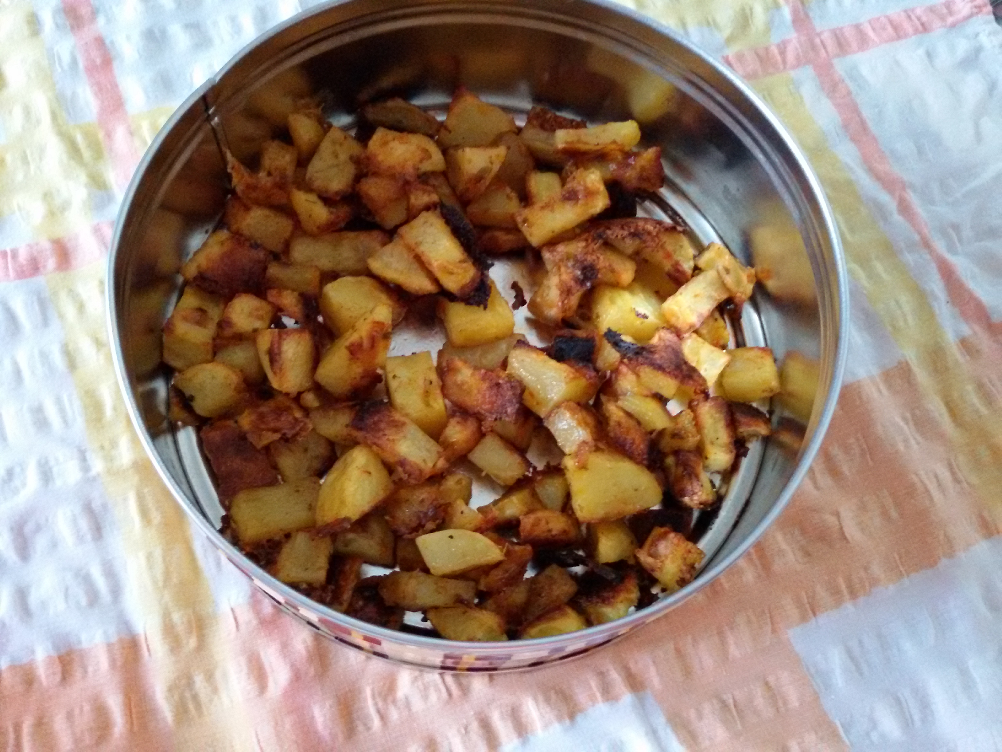 Aperitiv cartofi fripti cu parmezan si usturoi