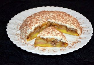Desert tort cu mere, caramel si frisca