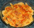Cartofi la cuptor cu leurda si gogosari in sos de rosii-1