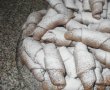 Desert cornulete umplute cu pasta de macese si nuci macinate-8