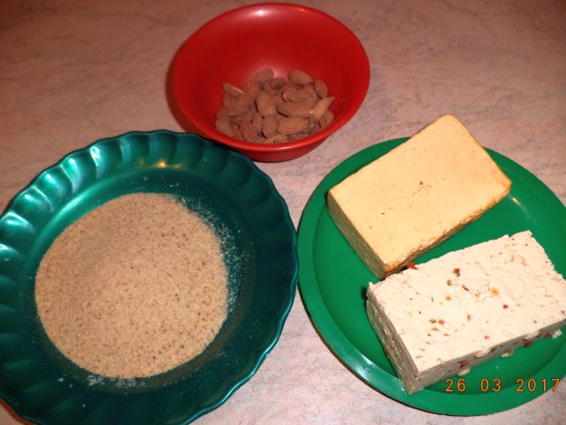 Chiftelute de tofu cu sos de morcovi