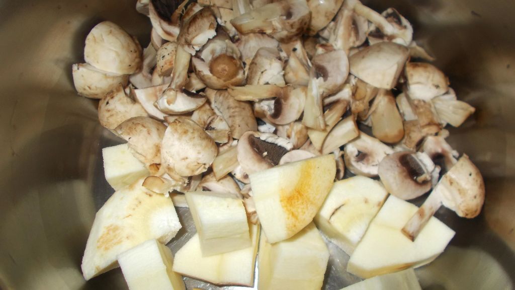 Supa crema de ciuperci cu crutoane aromate