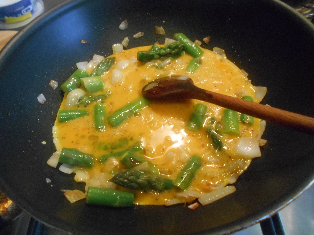 Aperitiv omleta cu sparanghel