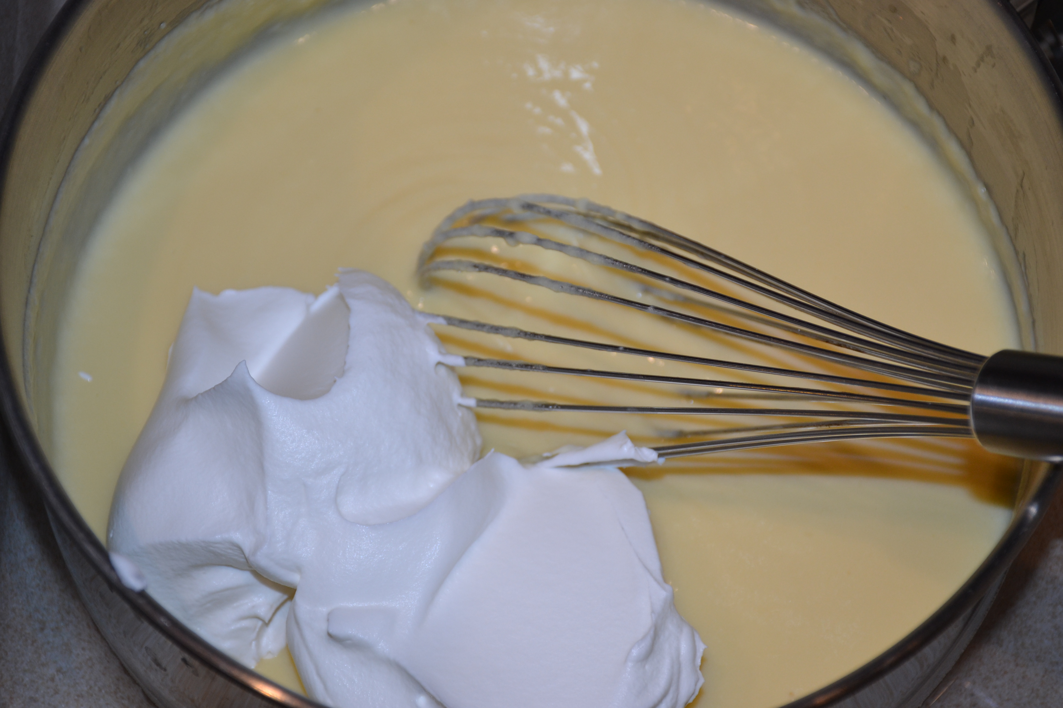 Desert prajitura cu capsuni si crema de vanilie