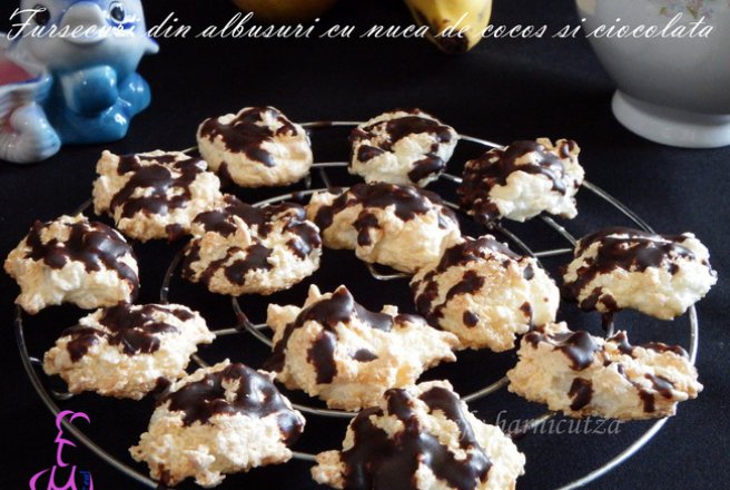 Desert fursecuri din albusuri cu nuca de cocos si ciocolata