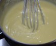 Desert prajitura cu mere, crema de vanilie si bezea-7