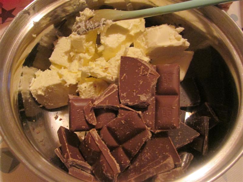 Desert cuburi de biscuiti cu cocos si rulouri cu vanilie