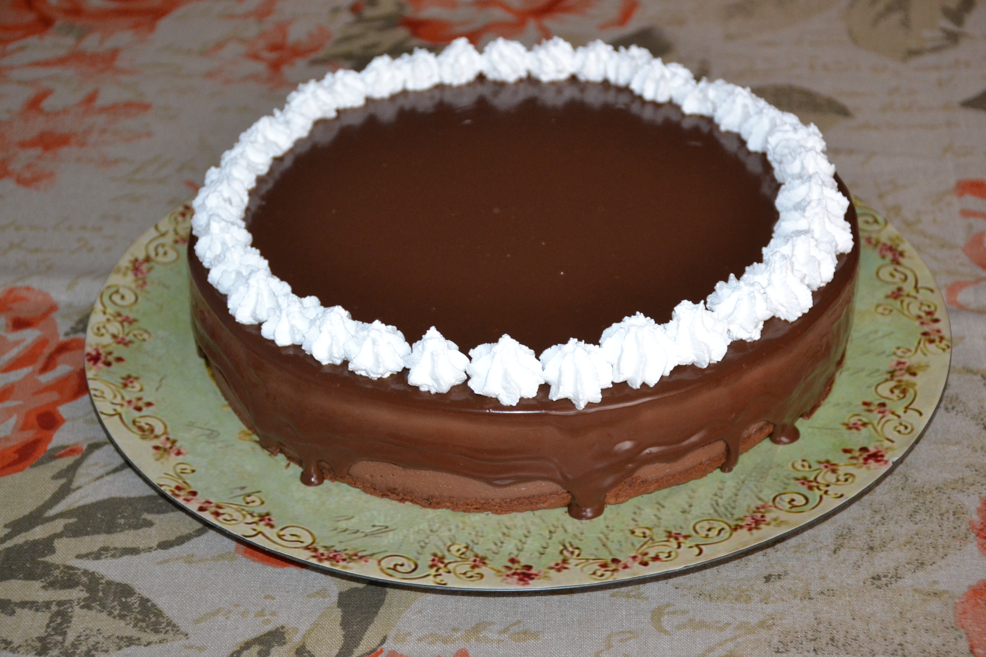 Desert tort cu crema de afine, caise si ciocolata